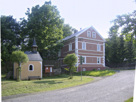 K realizaci stavby došlo v roce 2007 s finanční pomocí města Bochov. Bez nadšence Jiřího Zoglauera by to však nešlo.