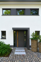 Biometrický systém kontroly vstupu Schüco se zabudovanou čtečkou otisků prstů se v praxi výborně osvědčil (Schüco ADS 75.SI se systémem Fingerprint)