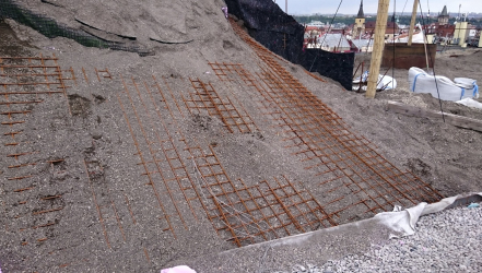 Obr. 3: Zpevnění substrátu na strmé části střechy