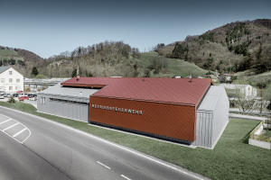 Podniková základna dobrovolných hasičů firmy Neuman v Marktlu s využoitím produktů PREFA Alu