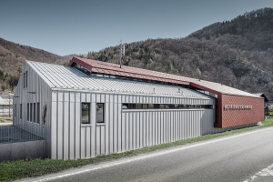 Podniková základna dobrovolných hasičů firmy Neuman v Marktlu s využoitím produktů PREFA Alu