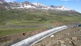 Tunel prochází horským masivem Ófeigsfjall s nadmořskou výškou přes 1000 metrů. Svojí délkou 7908 metrů je nejdelším silničním tunelem na Islandu.