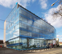 Obr. 8: Příklady budov s celoskleněnými fasádami v ČR, administrativní centrum Platinium, Brno