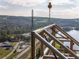 Osazování vrcholového nosníku pergoly