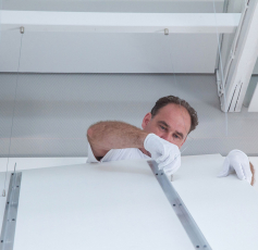 3. Montáž zavěšením podhledů pomocí lankových závěsů