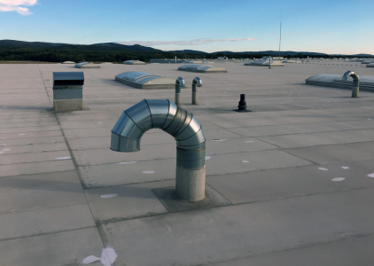 Střecha zdevastovaná kroupami a nápravná opatření (která jsou dokonce myšlena vážně)