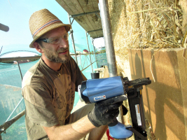 Obr. 11: Montáž dřevovláknité izolace