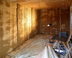 Obr. 13: Vnitřní hliněné omítky