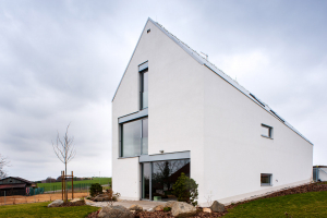 Rodinný dům se šikmou střechou „na druhou“, Struhařov u Mnichovic