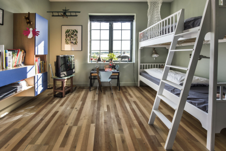 Dřevěná krytina Kährs, dekor dub Indietro, v dětském pokoji