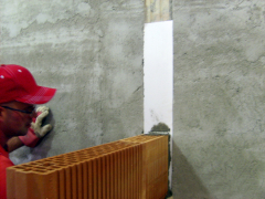 Obr. 2: Připojení nenosné příčky přes pásek EPS tl. 10 mm (varianta 1)