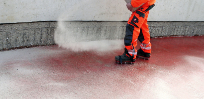 Aplikace polyuretanové pryskyřice MC-DUR LF 680