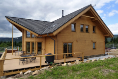 V sortimentu najdete tašky vlnité i ploché, pestrá je kvalita barev, ve které nechybí jak tradiční cihlovočervené odstíny, tak i žádané barvy antracitu či černé