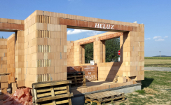 Pasivní domy potřebují stínění, a tedy nosný žaluziový a roletový překlad HELUZ