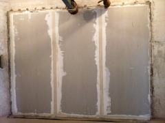 Obr. 6: Bodově lepený obklad sádrokartonovými deskami na dvojitou stěnu z Porotherm 19 AKU Profi