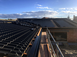 Střecha nízkého sklonu se skládanou krytinou