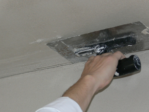 Obr. 7: Vytvoření pracovní spáry u stropu