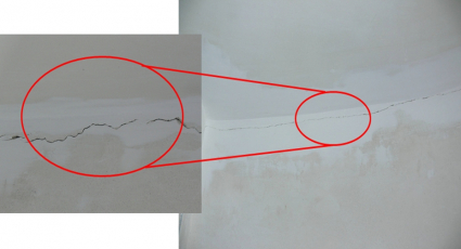 Obr. 8: Trhliny jako následek chybějící pracovní spáry