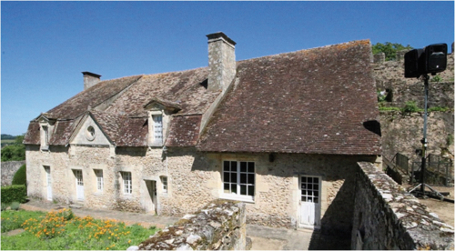 Dům na nádvoří hradu Nogent-le-Rotrou