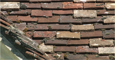 Detail krytiny jednak v ploše, ale též v řezu