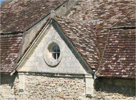 Štít domu s renesančními prvky