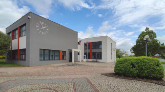 Radnici ve Studénce zdobí nová fasáda s dlouhovousou omítkou ActivCem