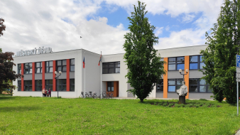 Radnici ve Studénce zdobí nová fasáda s dlouhovousou omítkou ActivCem