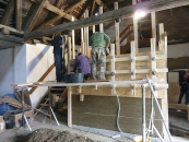 Obr. 7: Dřevěné bednění se stahovacími šrouby a rozpěrami