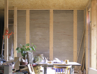 Obr. 19: Rodinný dům v Čelákovicích; b – jedna z vnitřních stěn