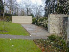 Obr. 26: Pietní stěny na hřbitově ve Flunternu