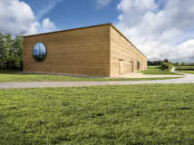 Obr. 29: Sušárna bylin firmy Ricola AG v Laufenu opláštěná dusanými prefabrikáty Martina Raucha