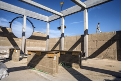 Obr. 28: Sušárna bylin firmy Ricola AG v Laufenu opláštěná dusanými prefabrikáty Martina Raucha