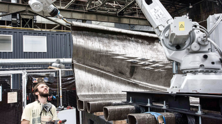 Tisk konstrukce, autonomní robot je umístěn na tištěné konstrukci