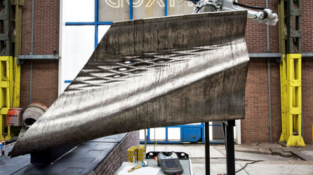 Tisk konstrukce, autonomní robot je umístěn na tištěné konstrukci