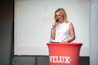 Finalisty soutěže King of Daylight na úvod pozdravila generální ředitelka společnosti VELUX pro Českou a Slovenskou republiku Dagmar Plevačová