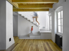 Nové schodiště má samonosnou konstrukci