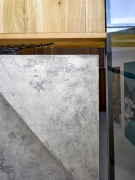 Detail schodů se skleněnou podestou