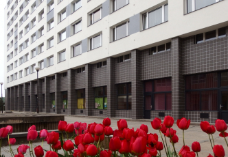 Bytový dům v ul. Budovatelů v Příbrami, zateplovací systém Cemixtherm K EPS a obklady RAKO