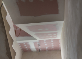 Rekonstrukce schodiště s opláštěním z protipožárních desek Knauf Red Piano