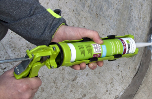 Snadná vytlačitelnost i z průměrné pistole je klíčovou vlastností tmelu