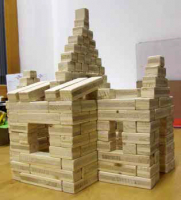Dřevěná stavebnice z odpadního dřeva