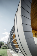 Casa Giovannini – rodinný dům v italské obci Flavon s hliníkovou střechou