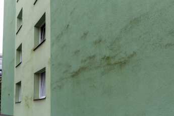 Fasáda před obnovou