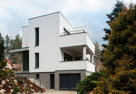 Ukázka obnovené fasády – vila Hradec, Stříbrná Skalice