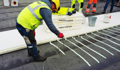 Obr. 3: Nanášení lepidla FATRAFIX TI