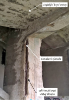 Obr. 4a: Detail narušení krycích vrstev, koroze výztuže železobetonové rámové konstrukce, dočasné podepření rámové konstrukce