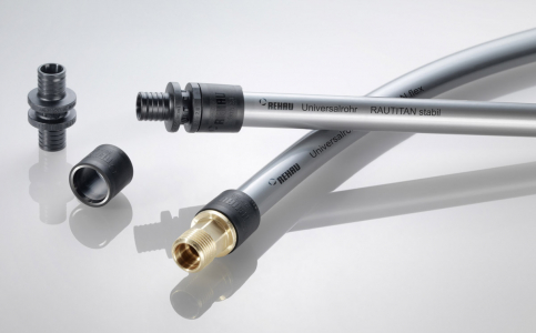 RAUTITAN nabízí kompletní systém pro pitnou vodu, který se skládá z komponentů násuvných objímek a spojovacích dílů