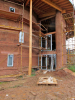 Obr. 7: Dingle Dell, Devon, Anglie, Kevin McCabe Ltd., hrubá stavba