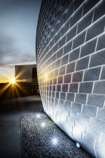 Hliníkové šindele PREFA na sportovní hale v Dolních Břežanech, foto Croce & WIR