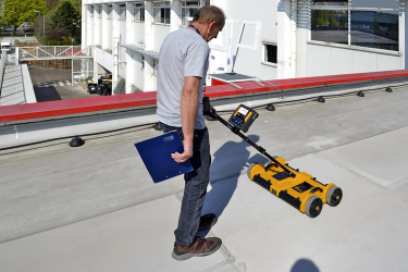 Nedestruktivní impedanční průzkum vlhkosti střešního pláště